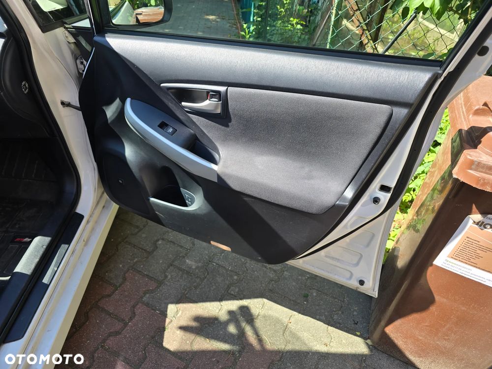 Toyota Prius 1.8 HSD Prestige - 12