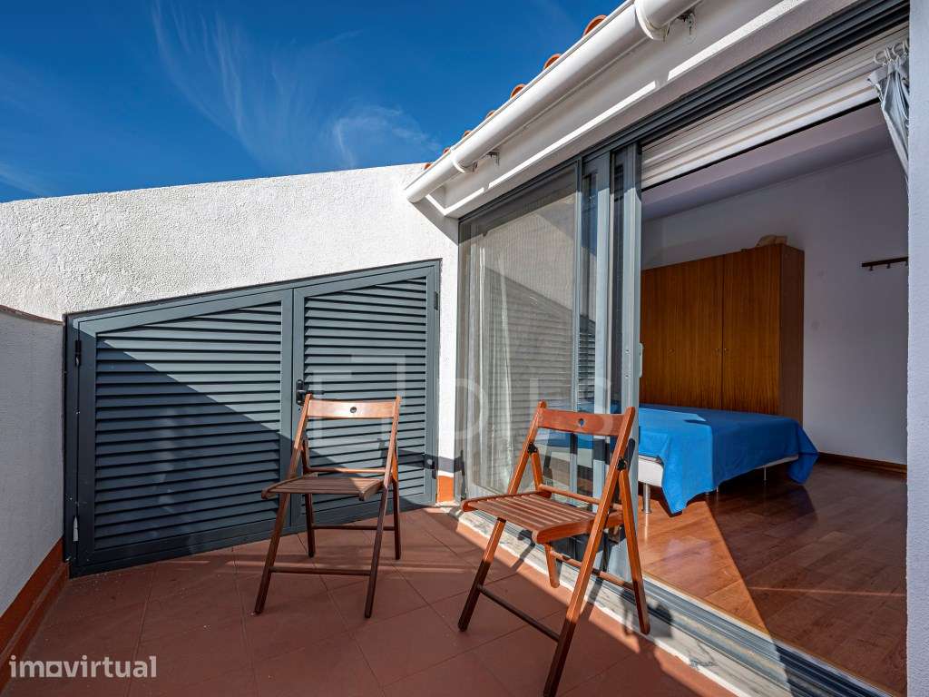 Apartamento T1 com parqueamento privado e vistas desafogadas