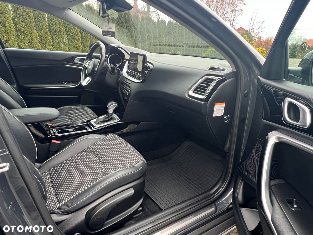 Kia XCeed - 34