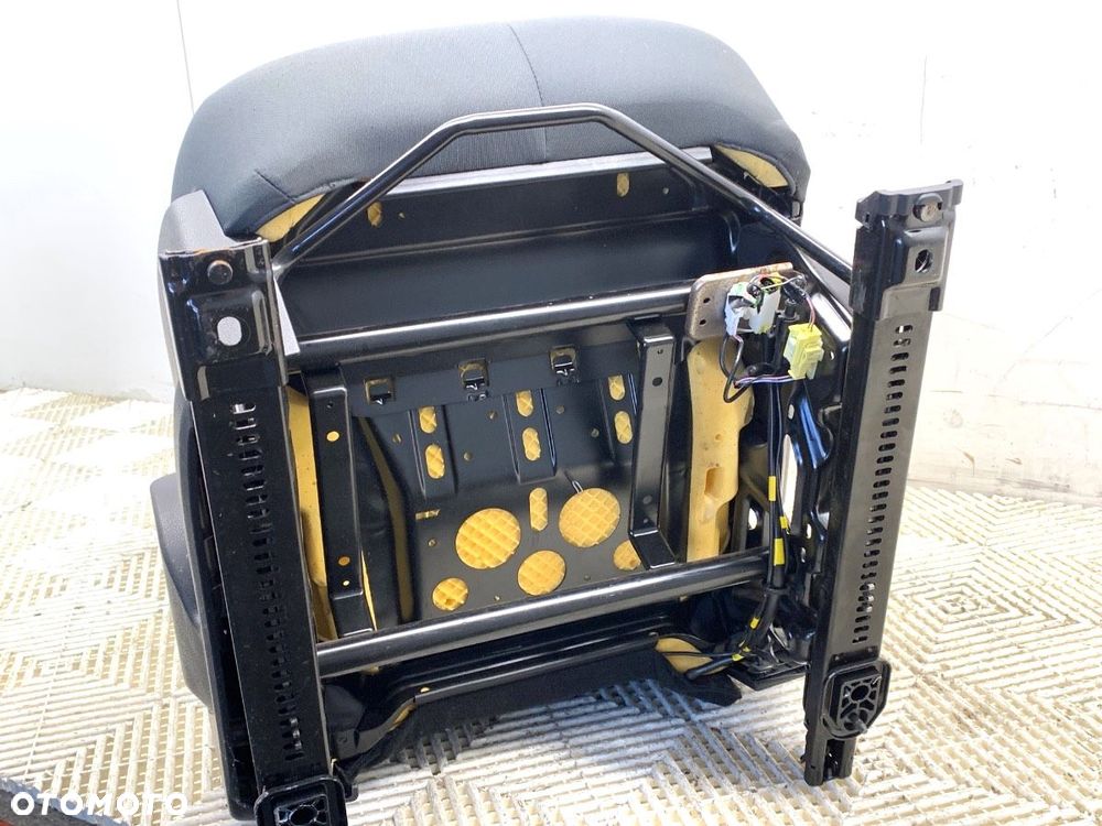 FOTEL PRAWY PRZÓD  NISSAN QASHQAI / QASHQAI +2 I (J10, NJ10, JJ10E) 2006 - 2014 1.6 84 kW [114 KM] - 8