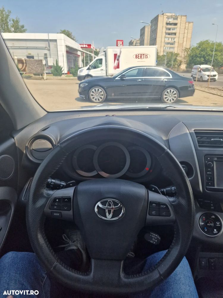 Toyota RAV4 2.2L D-CAT A/T Luxury - 13