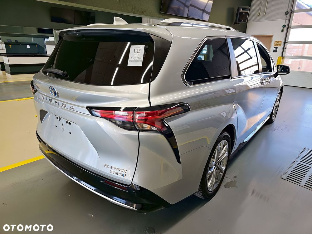 Toyota Sienna - 2
