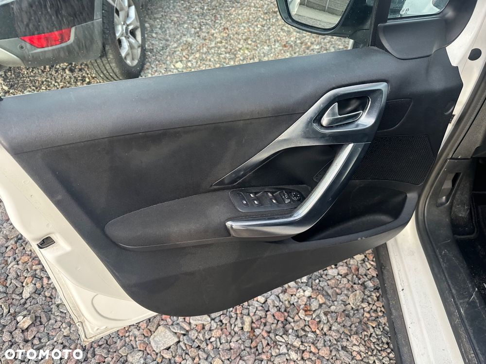 Peugeot 2008 PureTech 82 ETG5 STOP&START Allure - 8