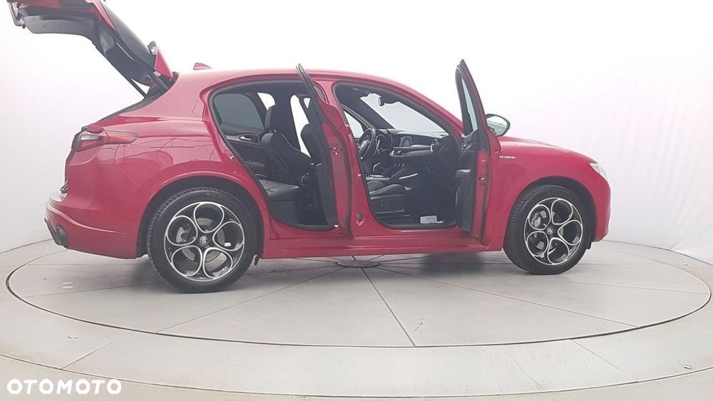 Alfa Romeo Stelvio - 12