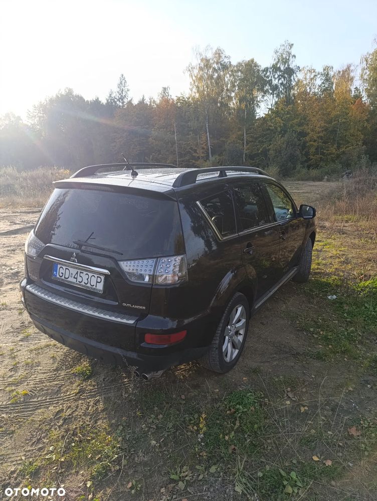 Mitsubishi Outlander 2011 photo 2
