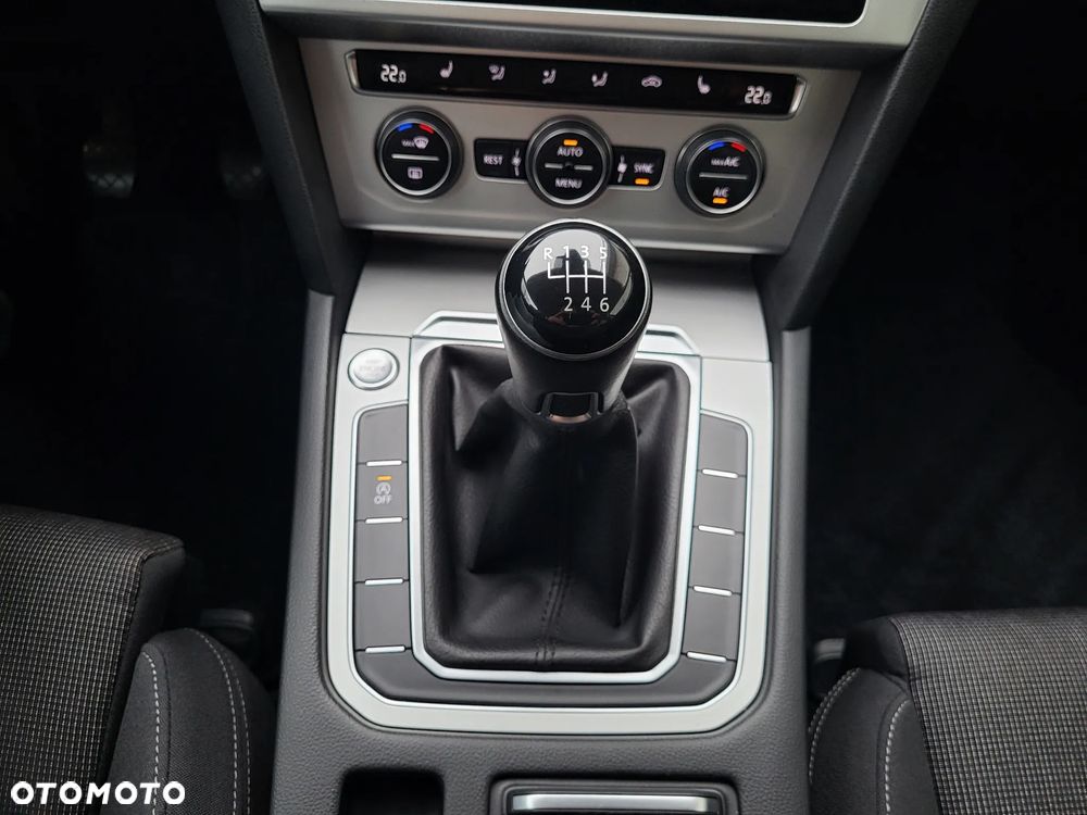 Volkswagen Passat - 21