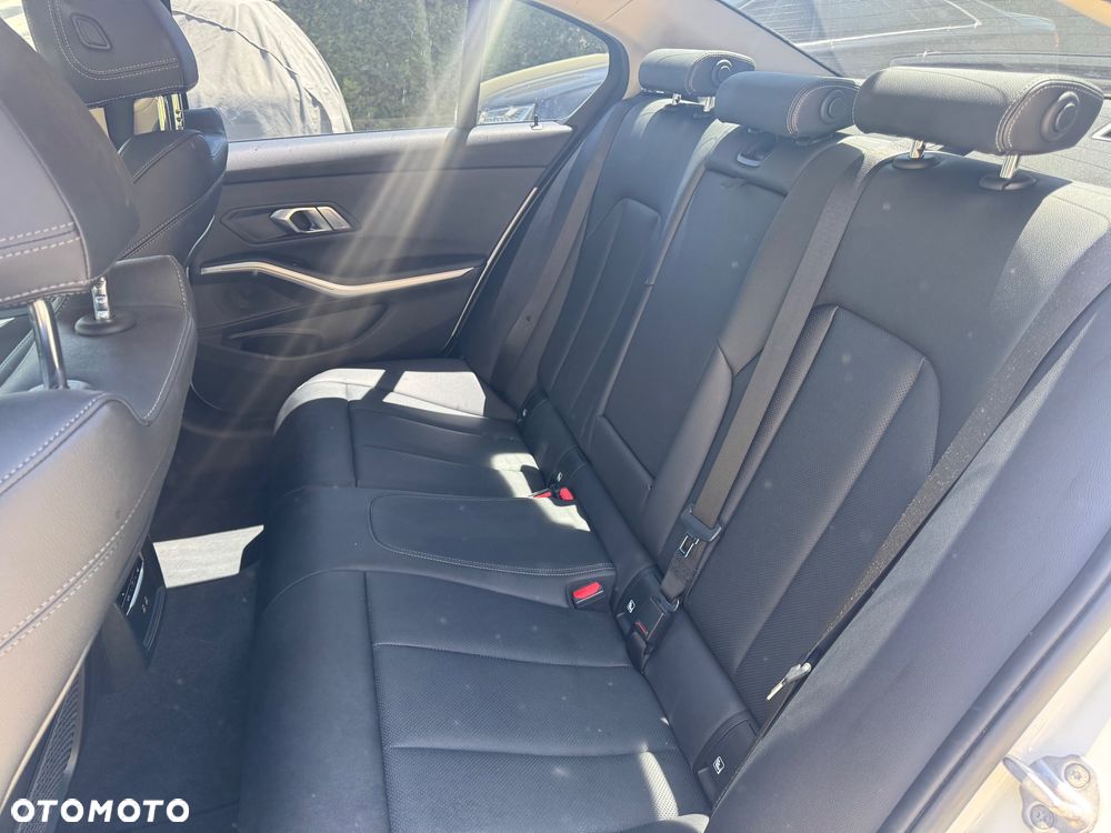 BMW Seria 3 318i Advantage sport - 12