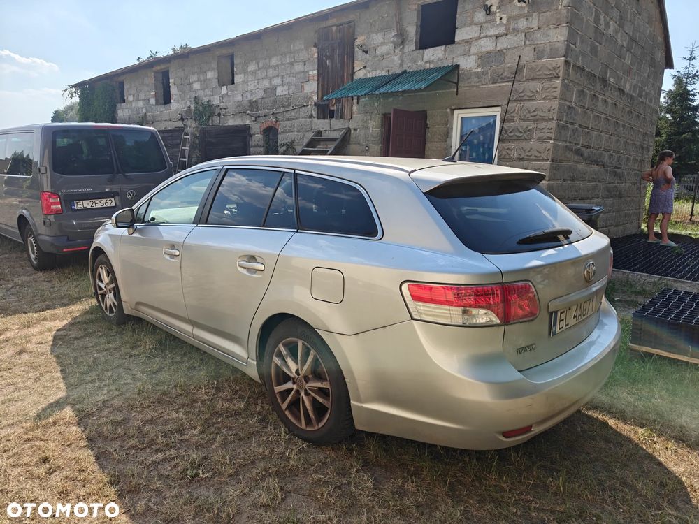Toyota Avensis 2011 photo 3