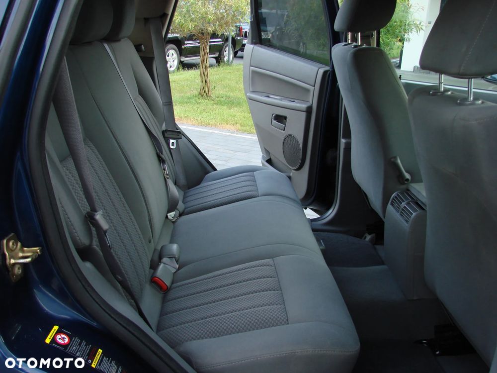 Jeep Grand Cherokee - 22