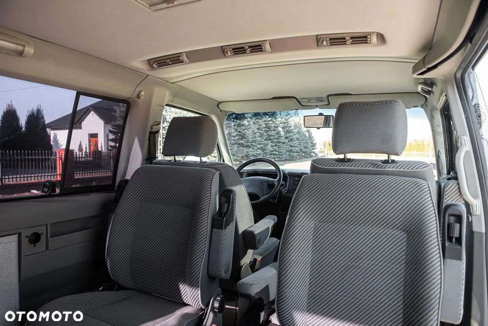 Volkswagen Multivan Standard - 15