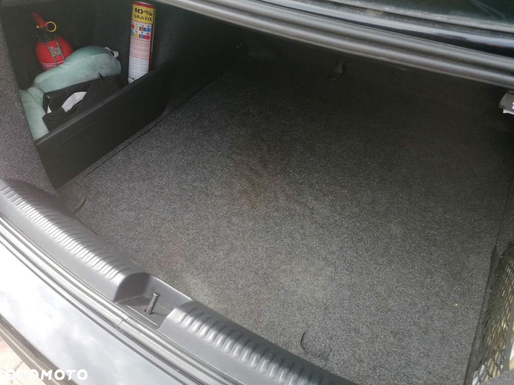 Volkswagen Jetta 1.6 TDI Comfortline - 11