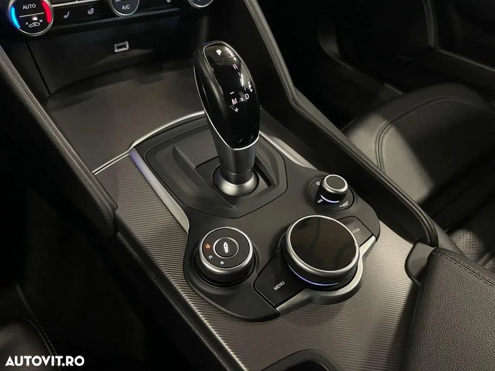 Alfa Romeo Giulia 2.2 Diesel AT8-Q4 Veloce - 21