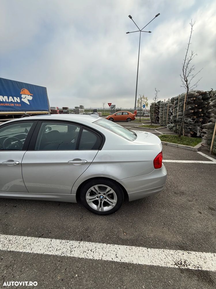 BMW Seria 3 318i Aut. - 12
