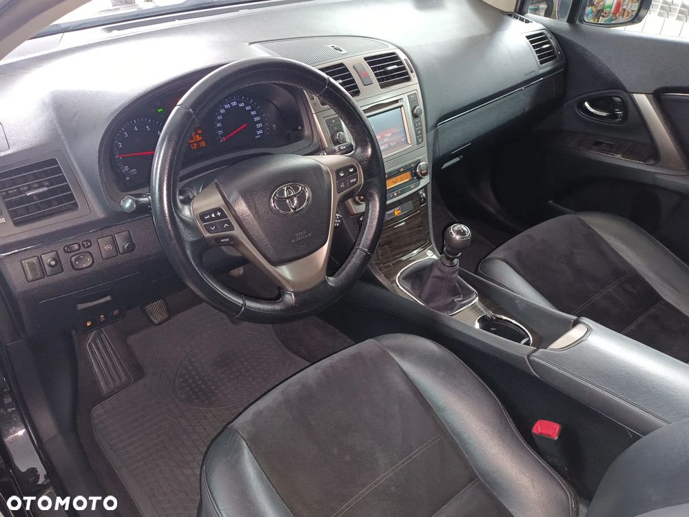 Toyota Avensis 1.8 Sol - 9