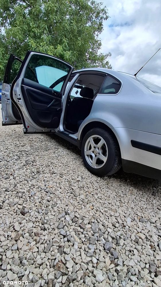 Volkswagen Passat 1.6 Comfortline - 14