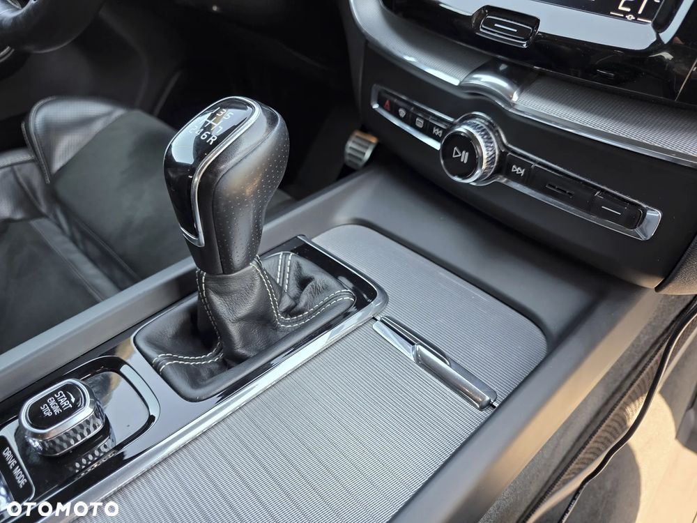 Volvo XC 60 D3 SCR R-Design - 38