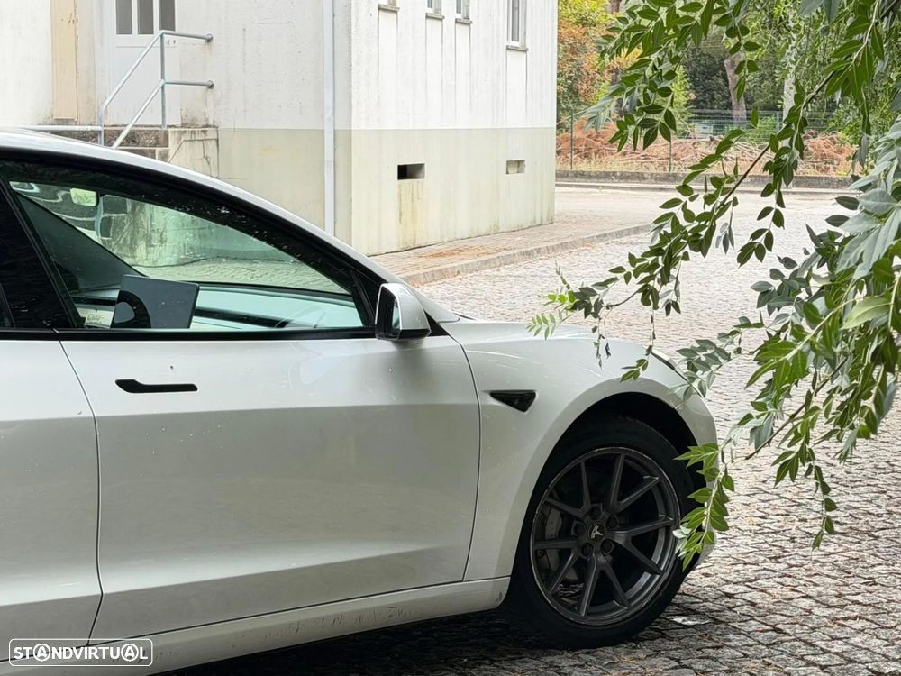 Tesla Model 3 Standard Range Plus RWD — fotografia 5