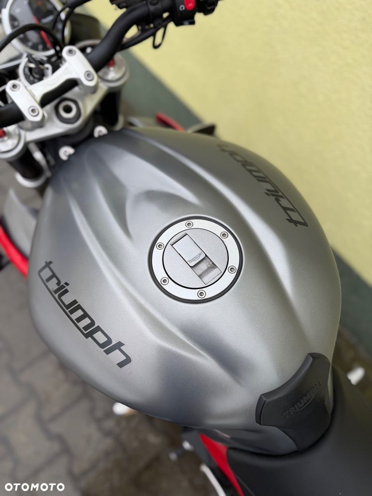 Triumph Street Triple - 34