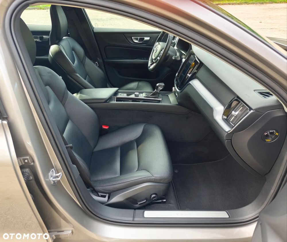 Volvo V60 D3 Geartronic Momentum - 25