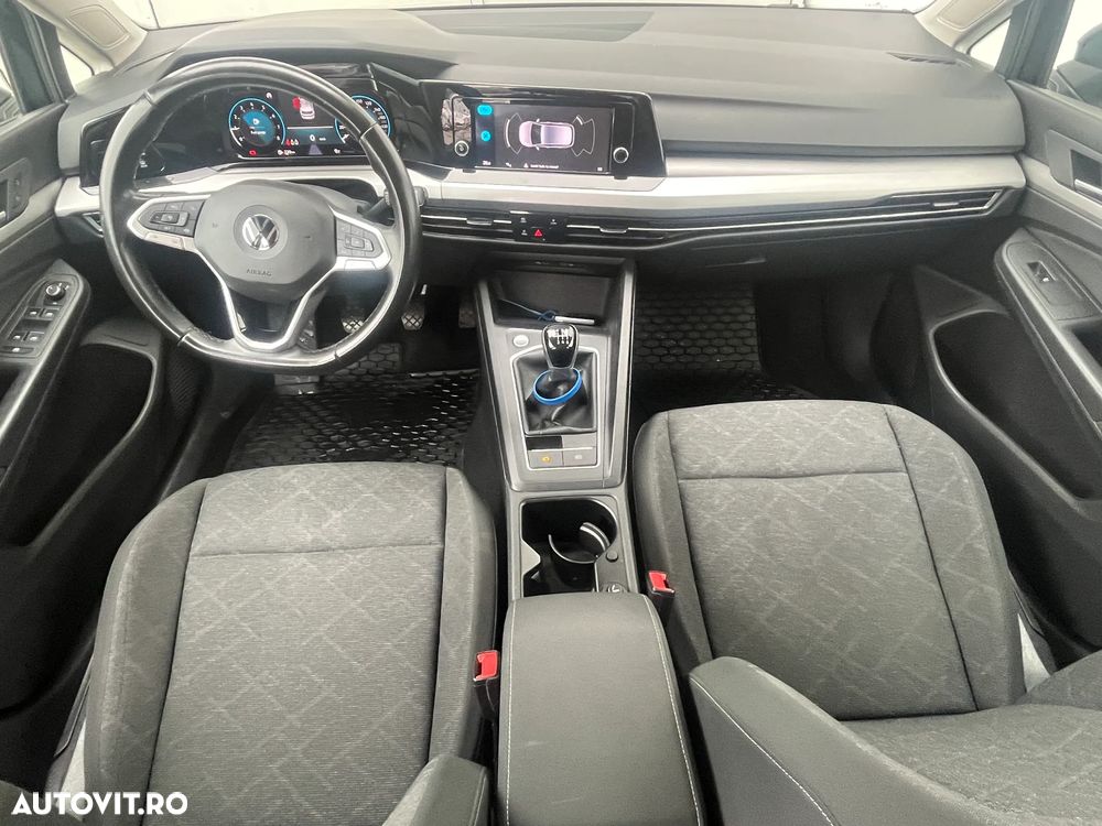 Volkswagen Golf - 8