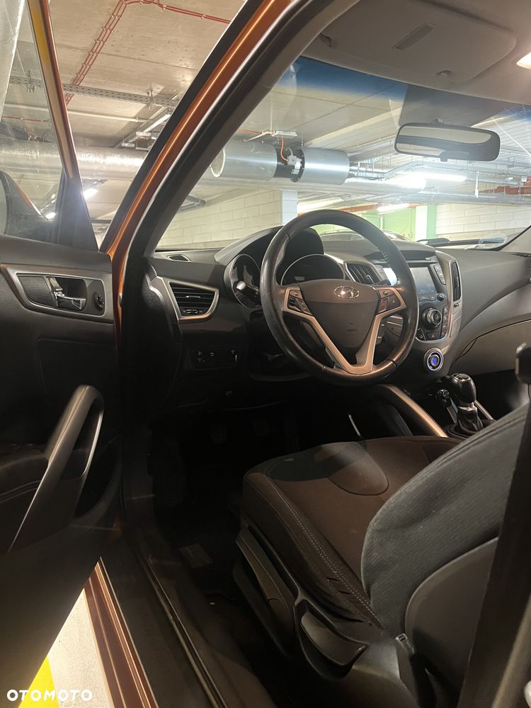 Hyundai Veloster 1.6 GDI Comfort - 27