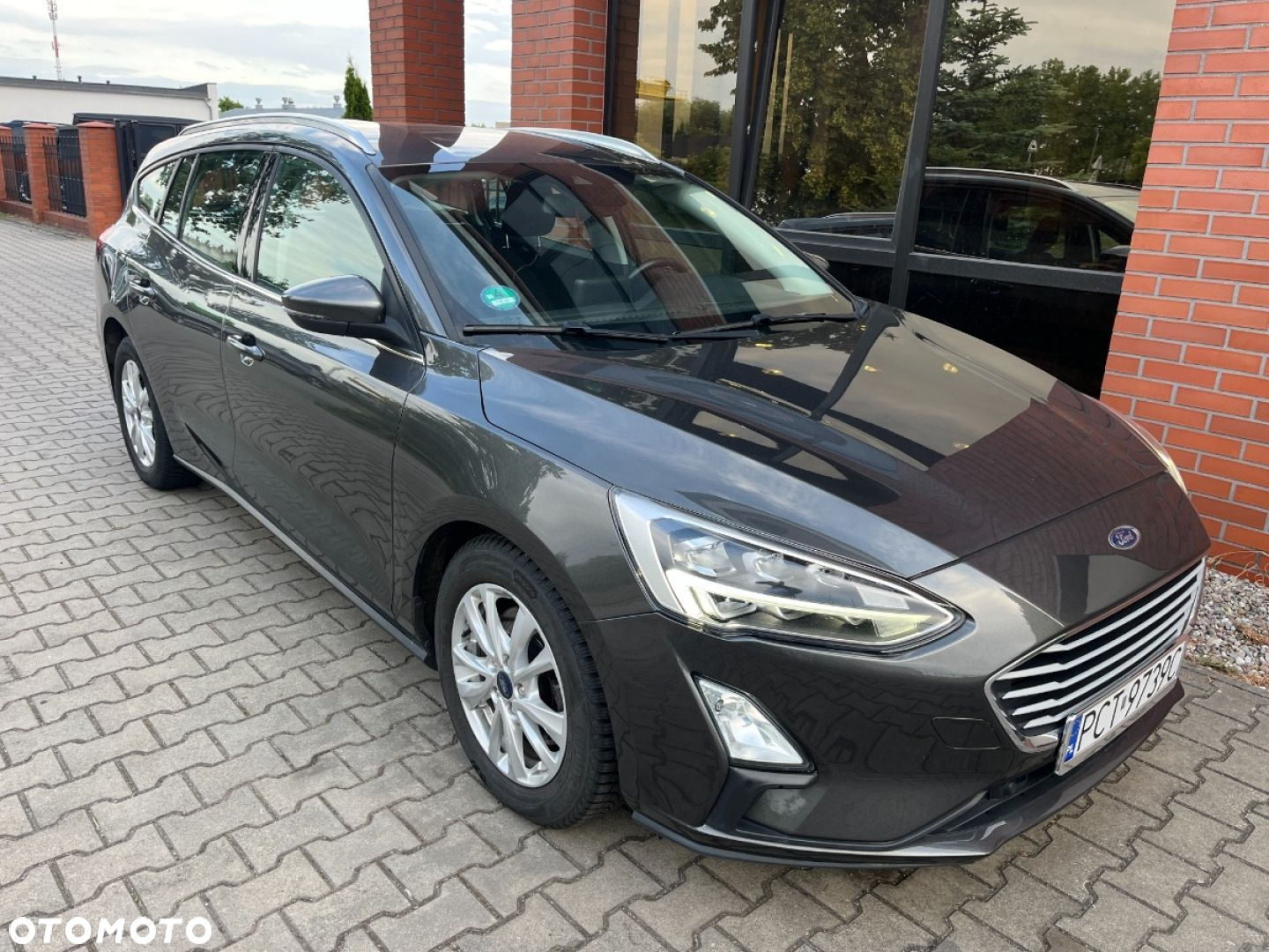 Ford Focus Turnier 1.5 EcoBlue Start-Stopp-System TITANIUM - 2