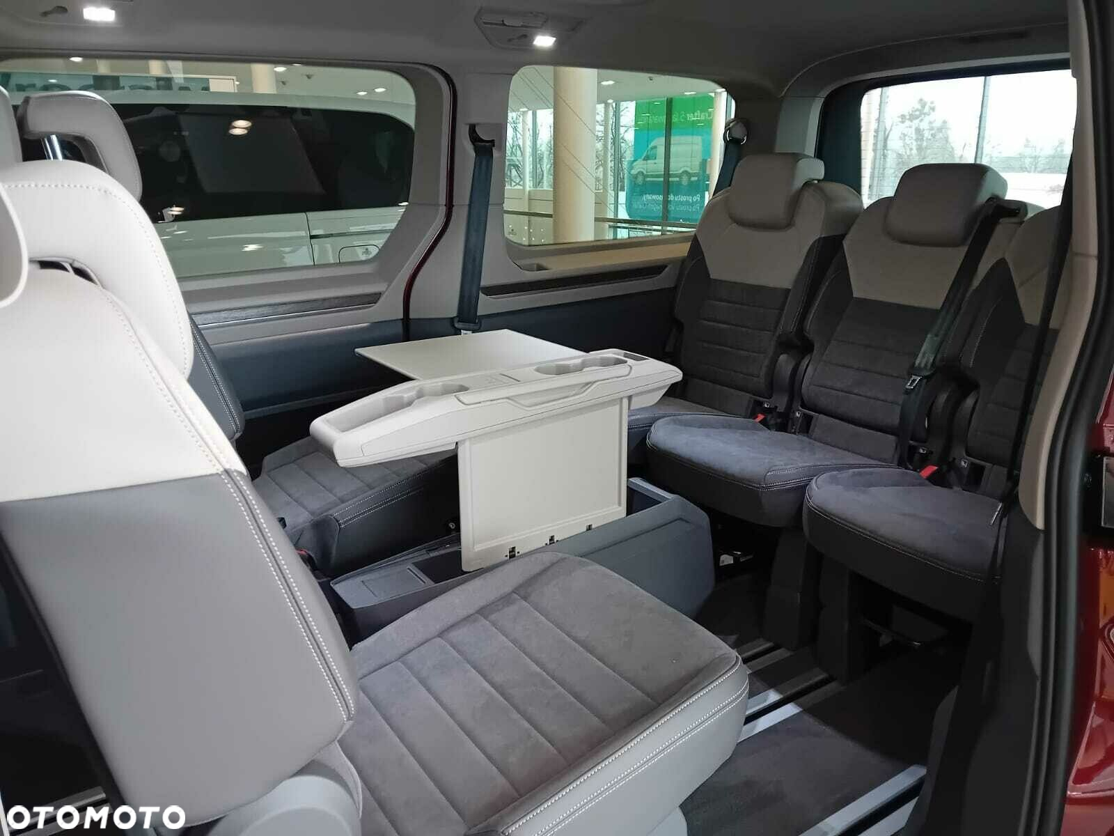 Volkswagen Multivan - 10
