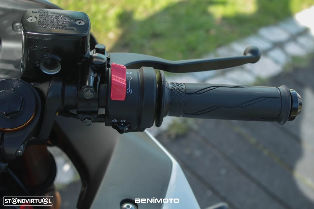 Yamaha R 3 Edição Especial 60º Aniversário - 10