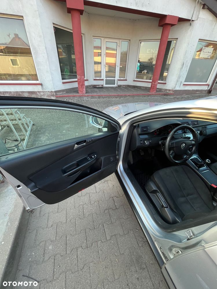 Volkswagen Passat 2.0 TDI Trendline - 19