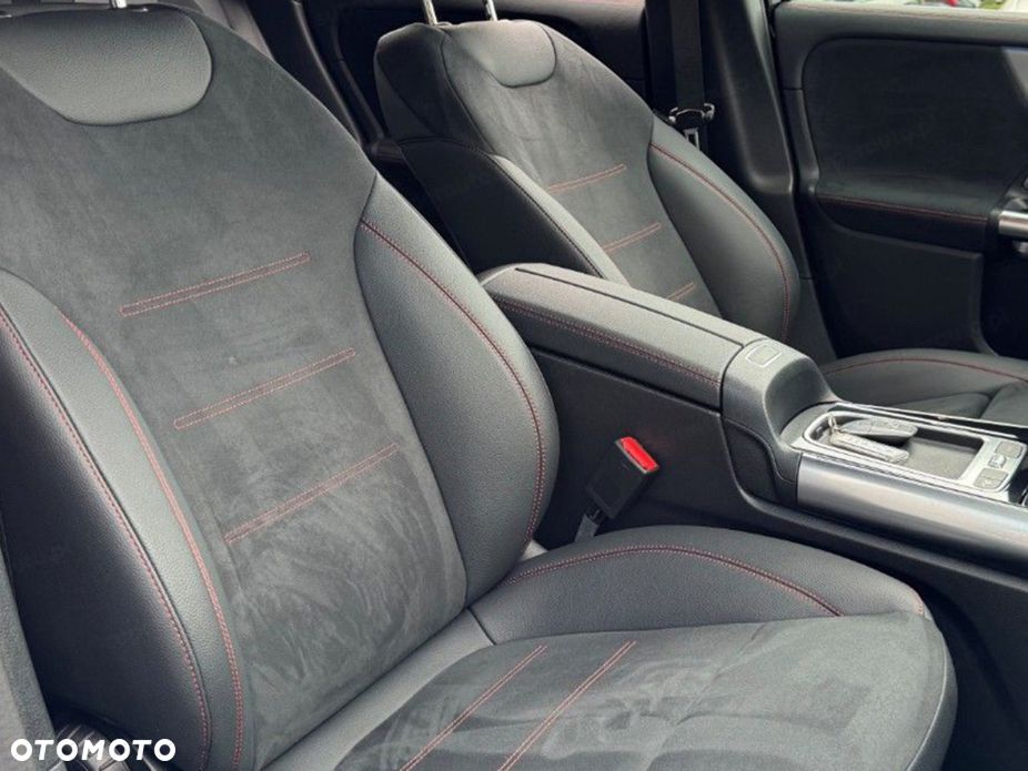 Mercedes-Benz GLA 200 d AMG Line - 14