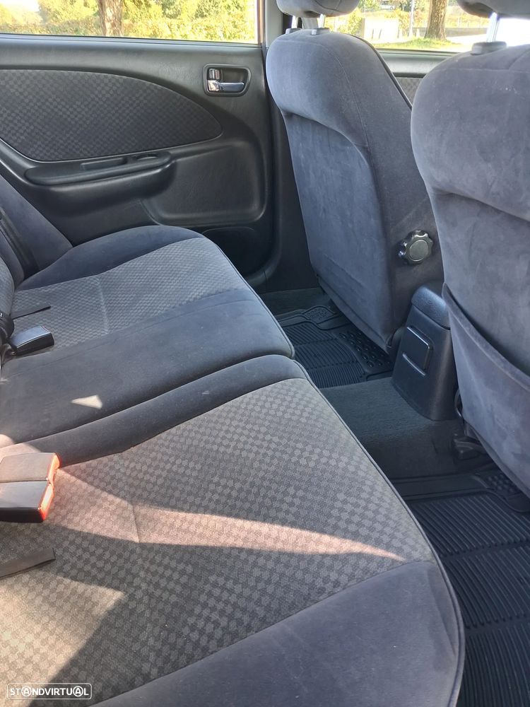 Toyota Avensis - 11
