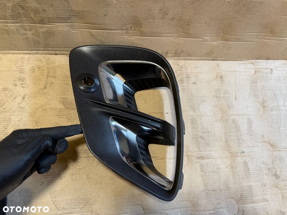 Kratka zderzaka atrapa chrom Renault Captur II prawa 261A21107R lewa 261A31728R OE - 2