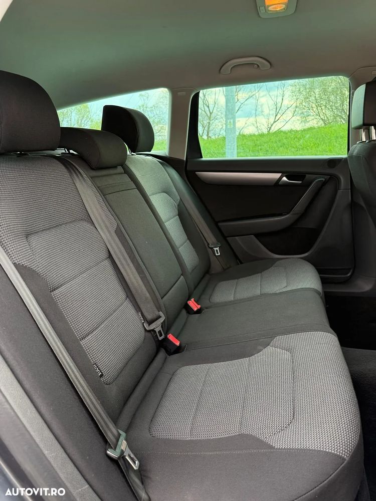 Volkswagen Passat Variant 2.0 TDI BlueMotion Technology R-Line - 14