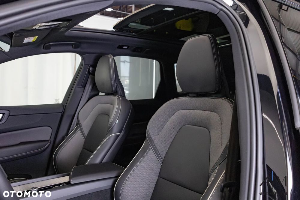 Volvo XC 60 B4 D AWD Ultimate Dark - 17
