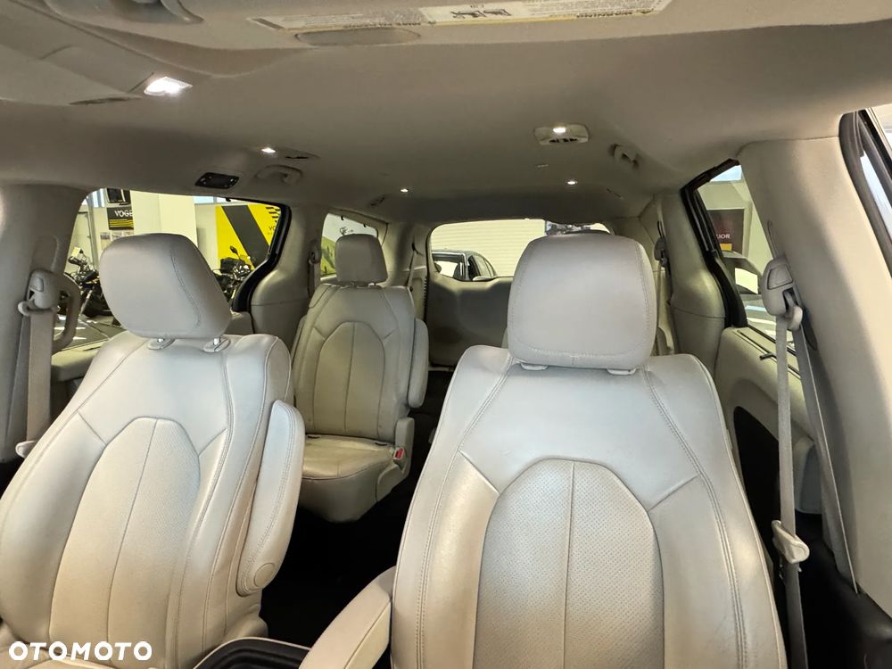 Chrysler Pacifica - 20