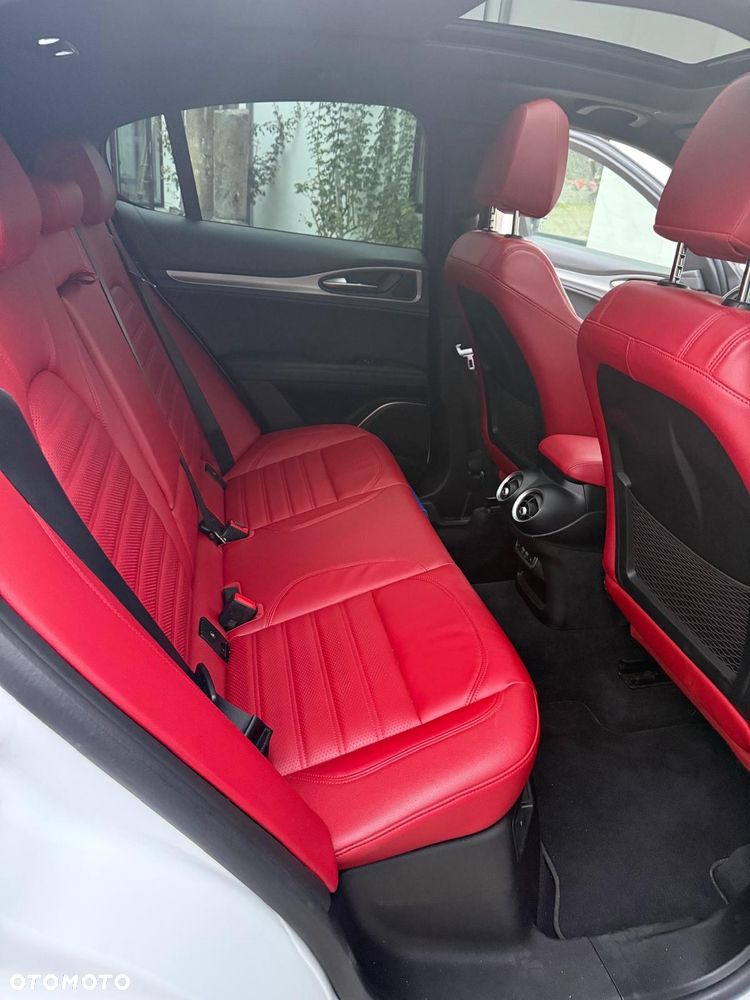Alfa Romeo Stelvio 2.0 Turbo 16V AT8-Q4 Veloce - 3