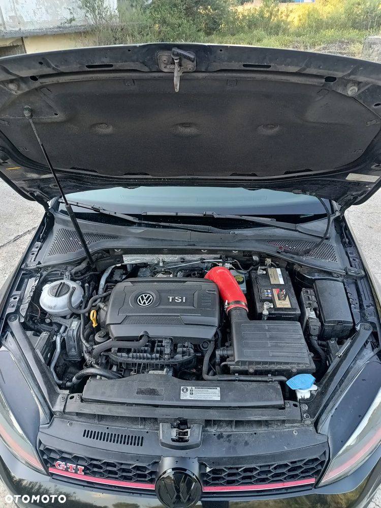 Volkswagen Golf - 10