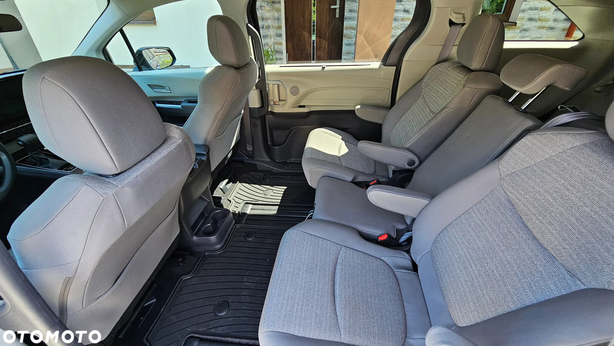 Toyota Sienna - 11