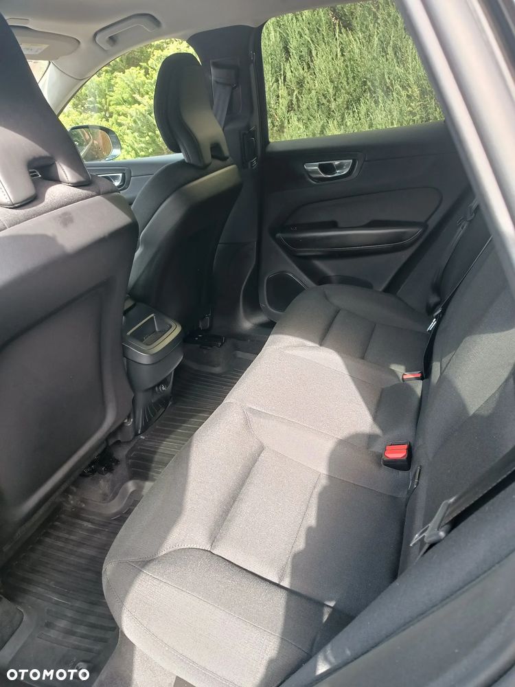 Volvo XC 60 T4 Momentum - 8