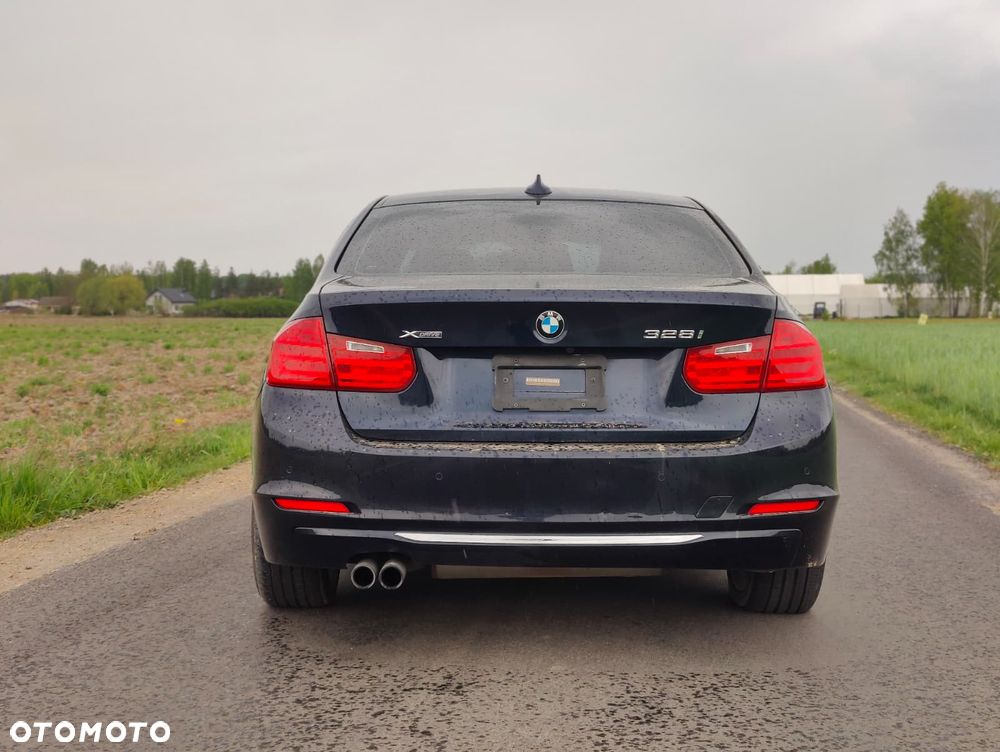 BMW Seria 3 328i xDrive Sport Line - 3