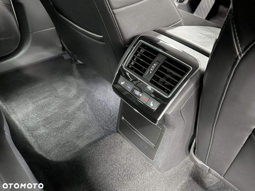 Skoda Superb 2.0 TDI DSG Sportline - 33