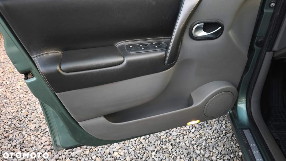 Renault Scenic 2.0 16V Emotion Plus - 9