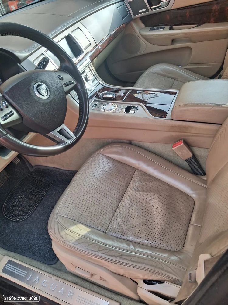 Jaguar XF 3.0 D V6 S Luxury - 9