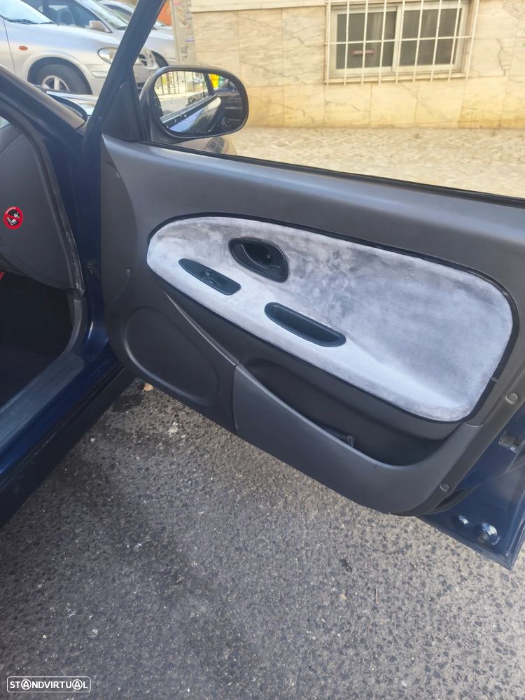 Mitsubishi Carisma Hatchback 1.6 GLX ABS - 10