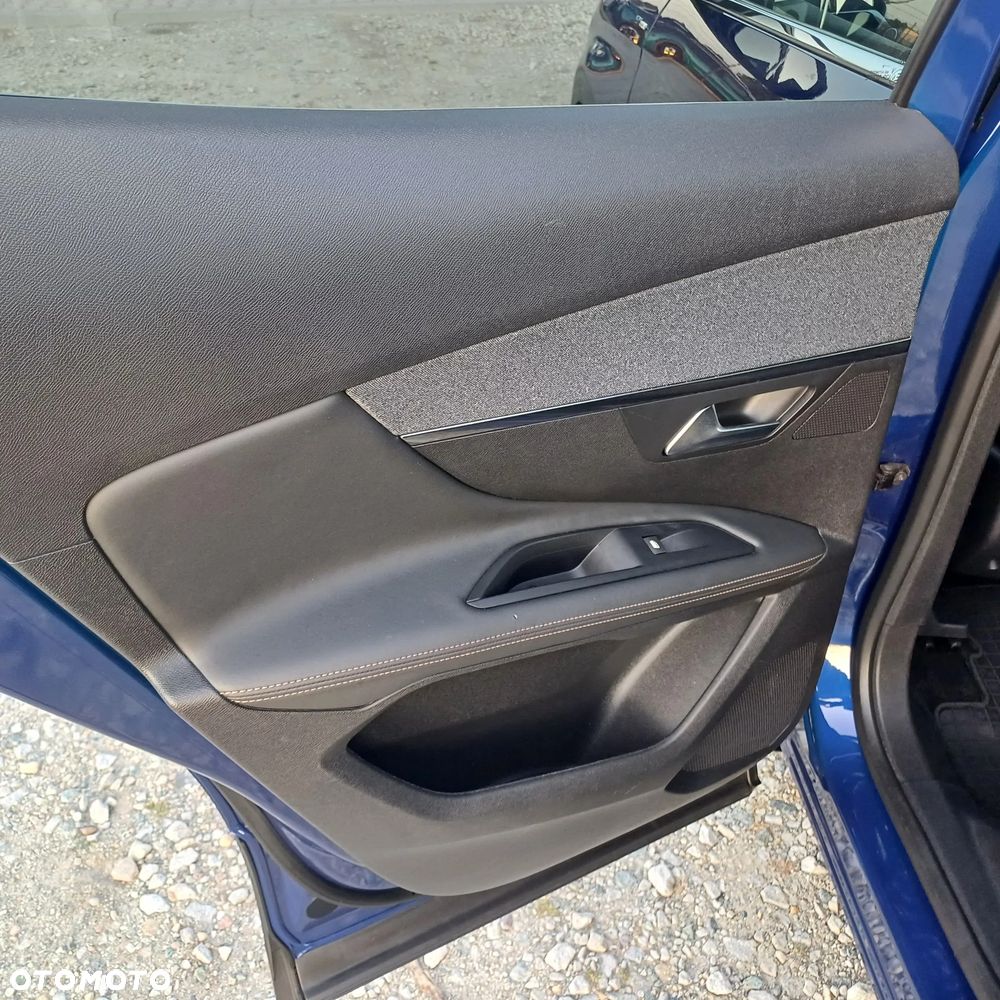 Peugeot 3008 1.6 PureTech HYbrid GT Line S&S EAT8 - 14