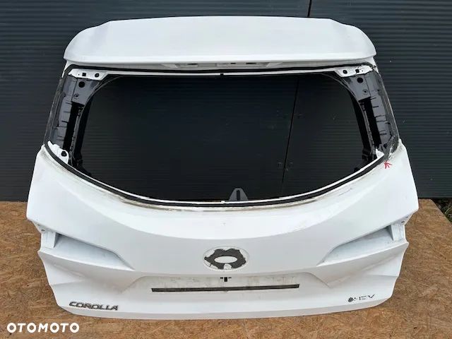 TOYOTA COROLLA E21 KOMBI klapa bagażnika