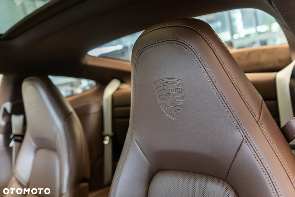 Porsche 911 Carrera 4S - 25