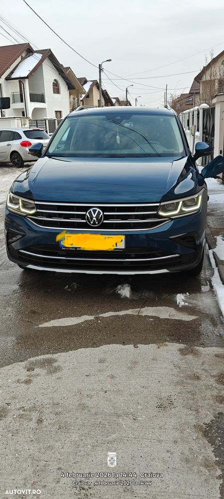 Volkswagen Tiguan - 1