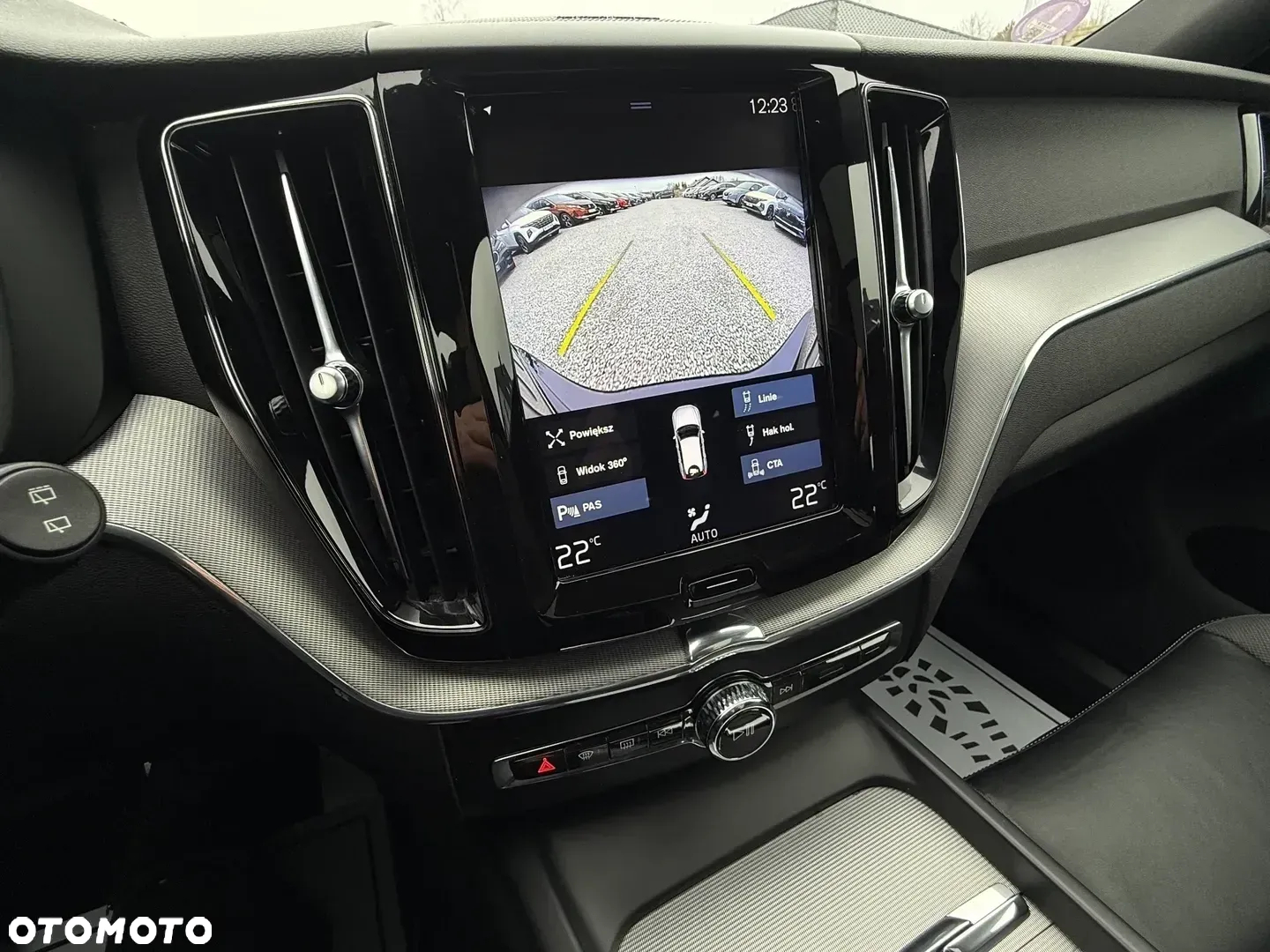 Volvo XC 60 T8 Plug-In Hybrid AWD R-Design - 38
