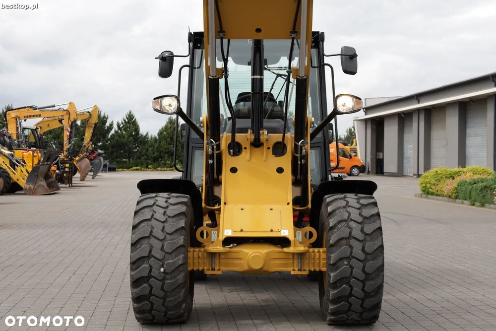 Caterpillar CAT 906M - 22